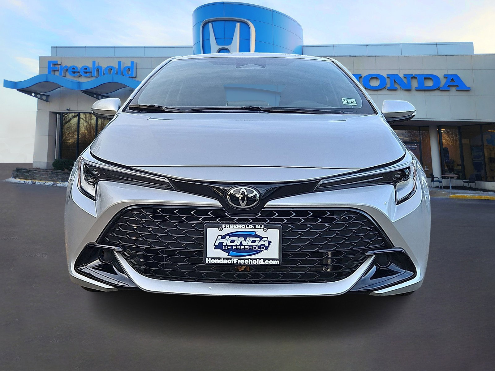 Used 2023 Toyota Corolla SE image 2