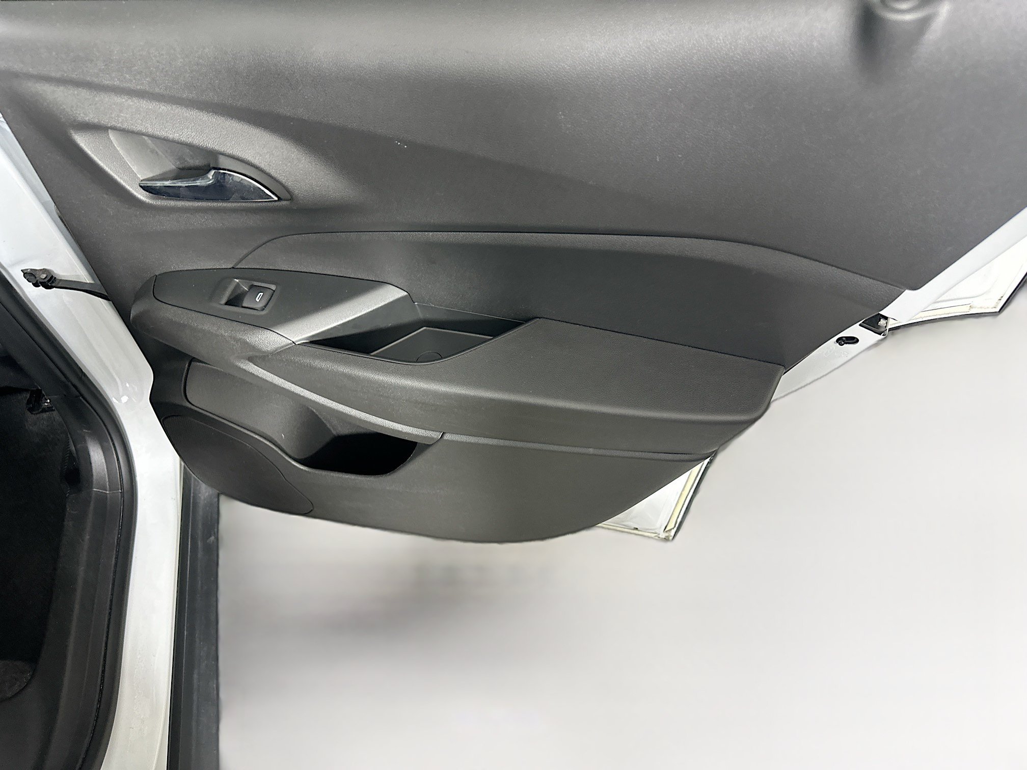 Used 2025 Chevrolet Trax LS FWD image 28