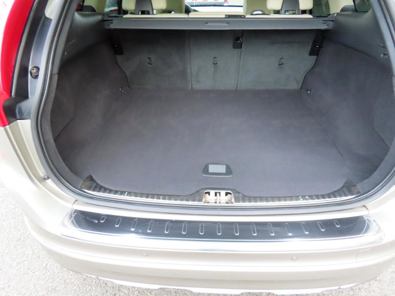 Used 2016 Volvo XC60 T6 w/ Proximity Package AWD/4WD image 13