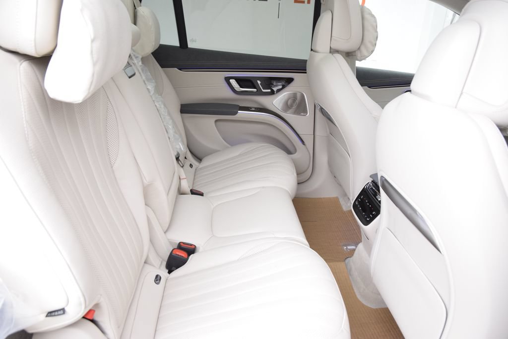 New 2026 Mercedes-Benz EQS 400 4MATIC SUV image 18