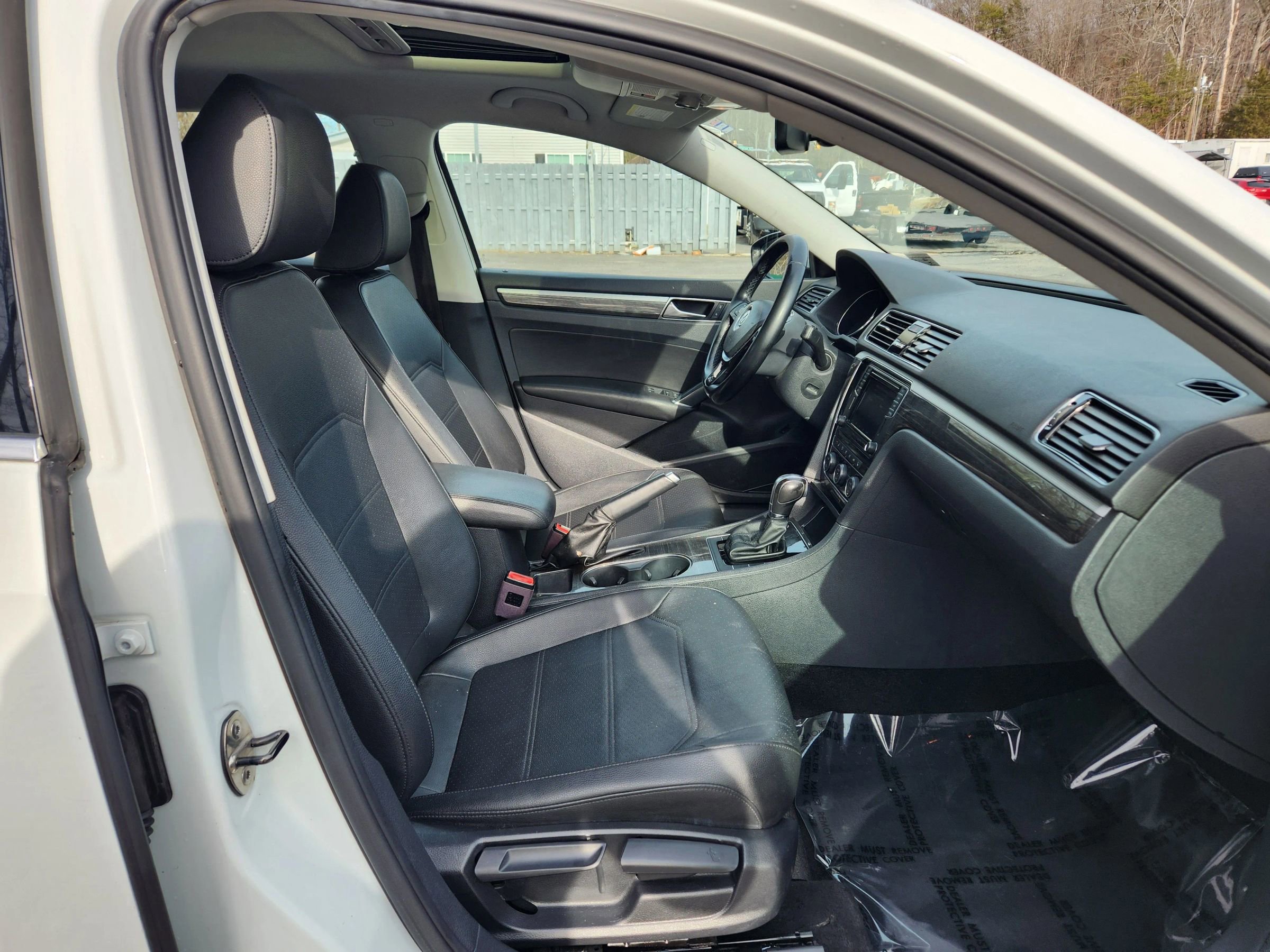 Used 2018 Volkswagen Passat 2.0T SE image 17