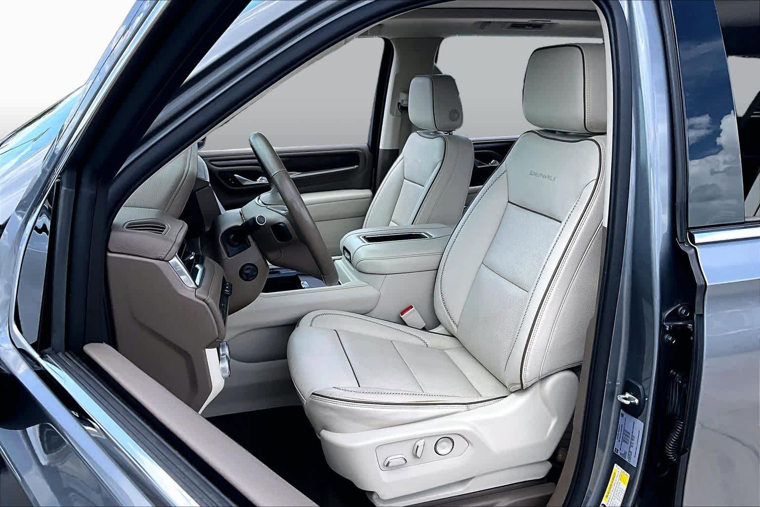Used 2021 GMC Yukon XL Denali w/ Denali Premium Package RWD image 8