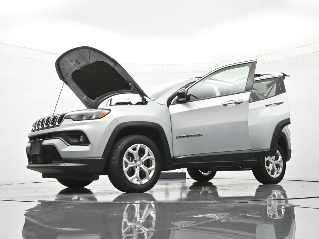 Used 2024 Jeep Compass Latitude AWD/4WD image 47