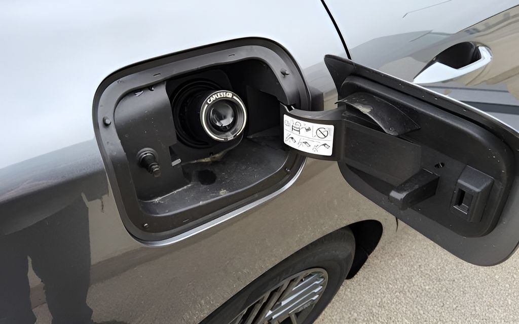 New 2026 Nissan Sentra SV w/ SV Convenience Package FWD image 30