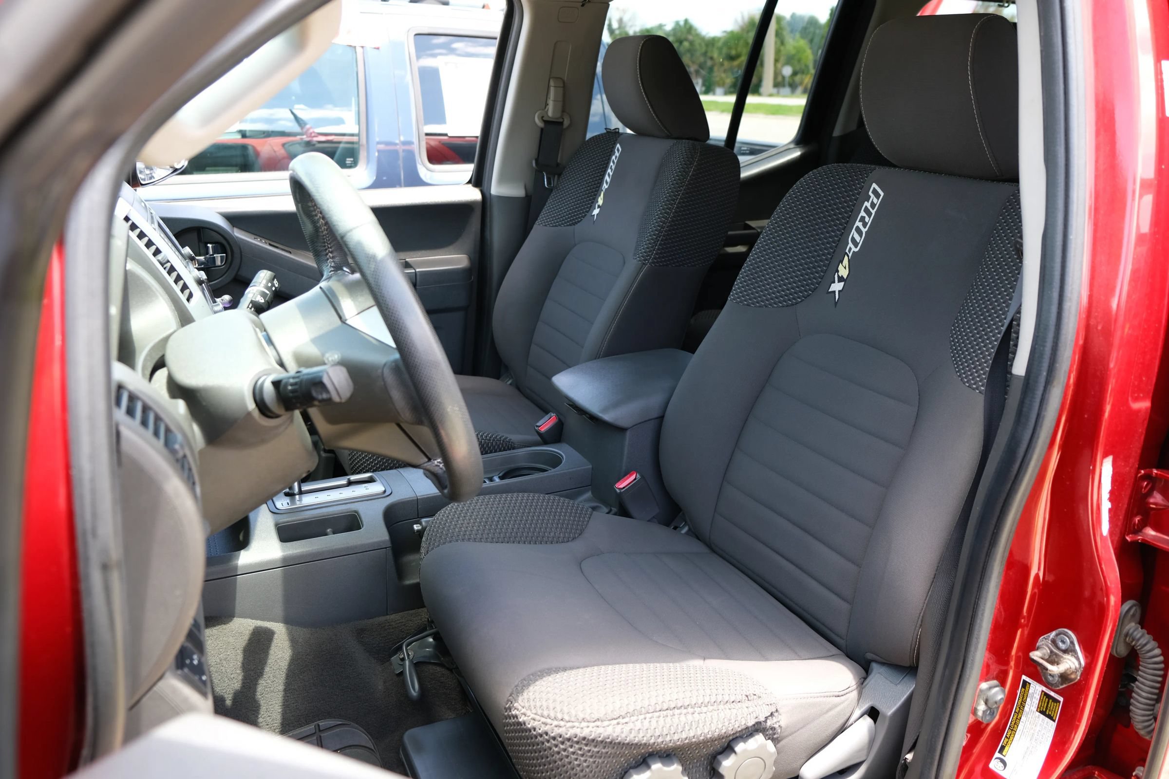 Used 2015 Nissan Xterra PRO-4X AWD/4WD image 9