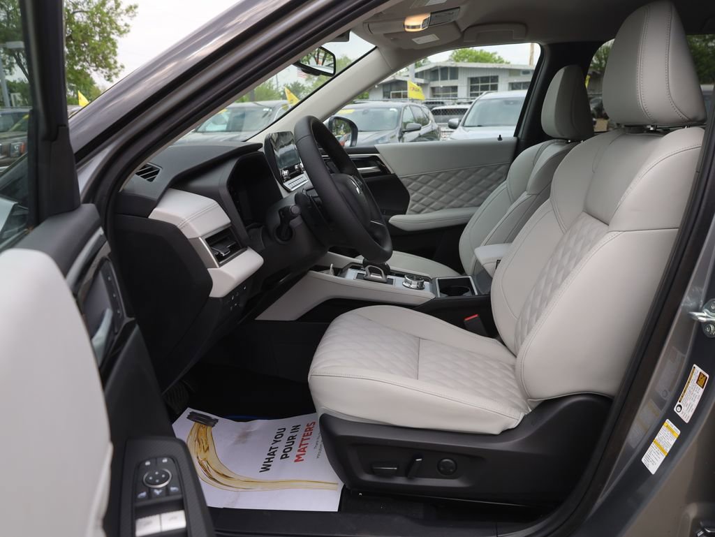 New 2025 Mitsubishi Outlander SEL image 30