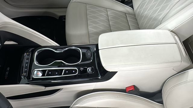 Used 2023 Buick Envision Avenir image 36