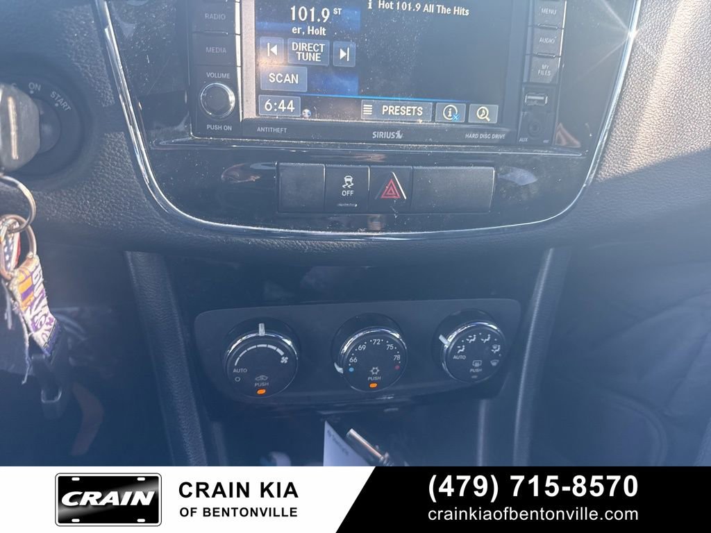 Used 2013 Chrysler 200 Touring FWD image 30