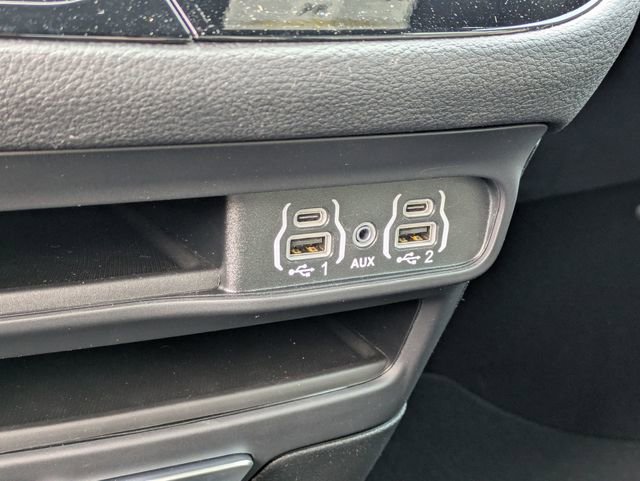 New 2025 Chrysler Pacifica Select image 27