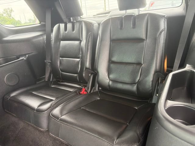 Used 2017 Ford Explorer XLT w/ Equipment Group 202A AWD/4WD image 10