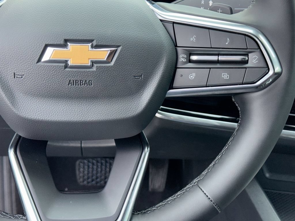New 2027 Chevrolet Equinox LT w/ Safety and Technology Package FWD image 18