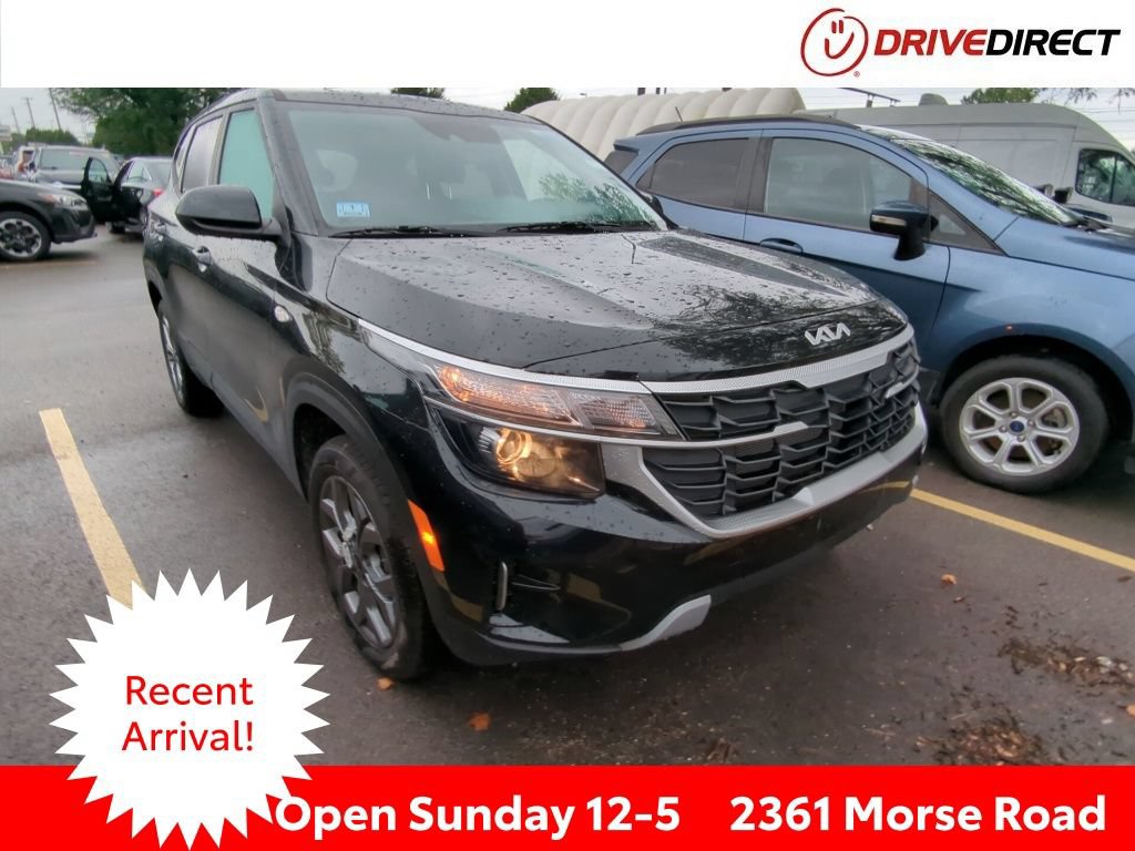 Used 2025 Kia Seltos LX AWD/4WD image 1