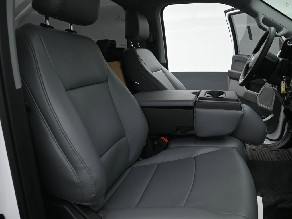 New 2025 Ford F550 4x4 Regular Cab Super Duty image 14