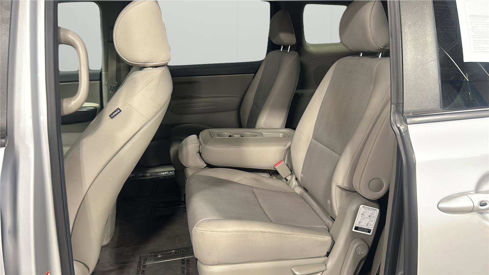 Used 2021 Kia Sedona LX FWD image 11
