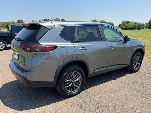 Used 2026 Nissan Rogue SV AWD/4WD image 6