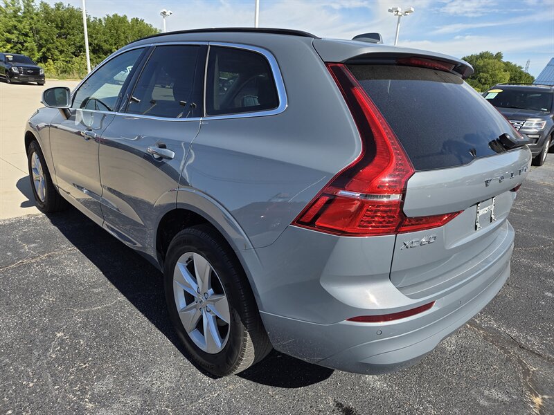 Used 2022 Volvo XC60 B5 Momentum AWD/4WD image 5