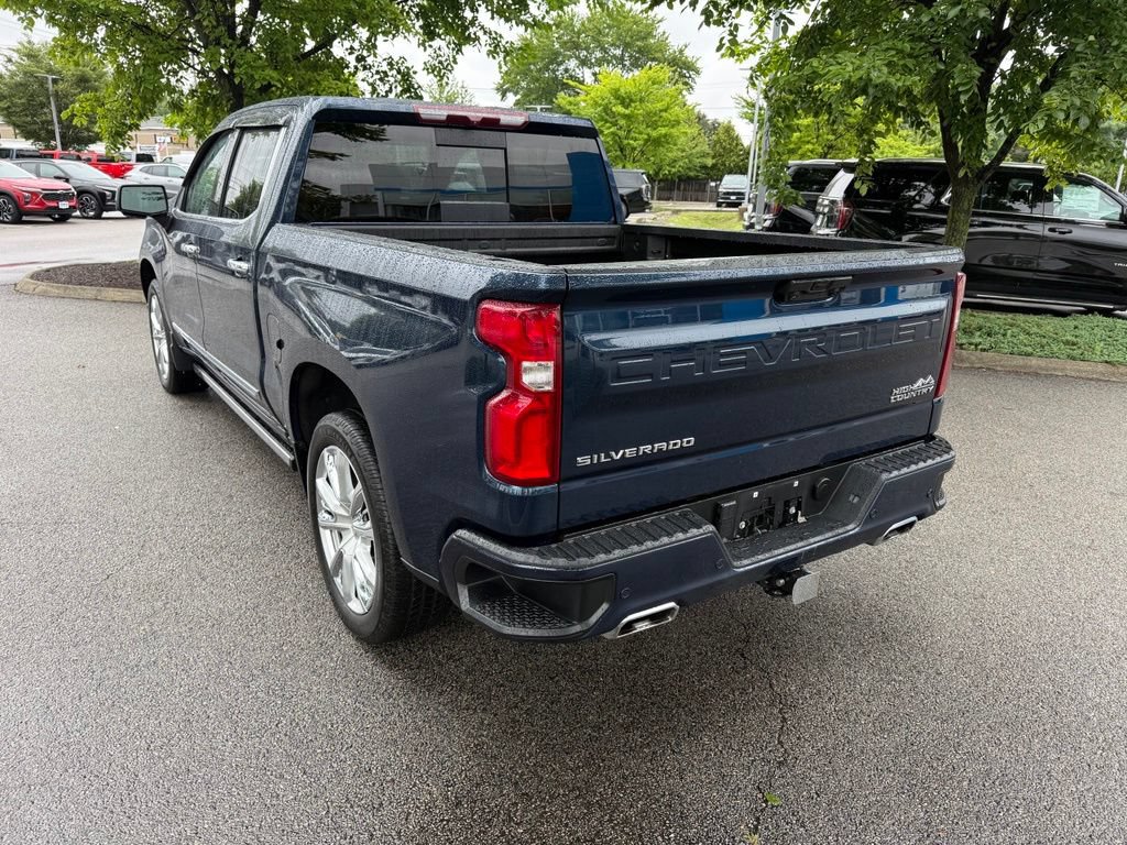 Used 2023 Chevrolet Silverado 1500 High Country w/ High Country Premium Package AWD/4WD image 3