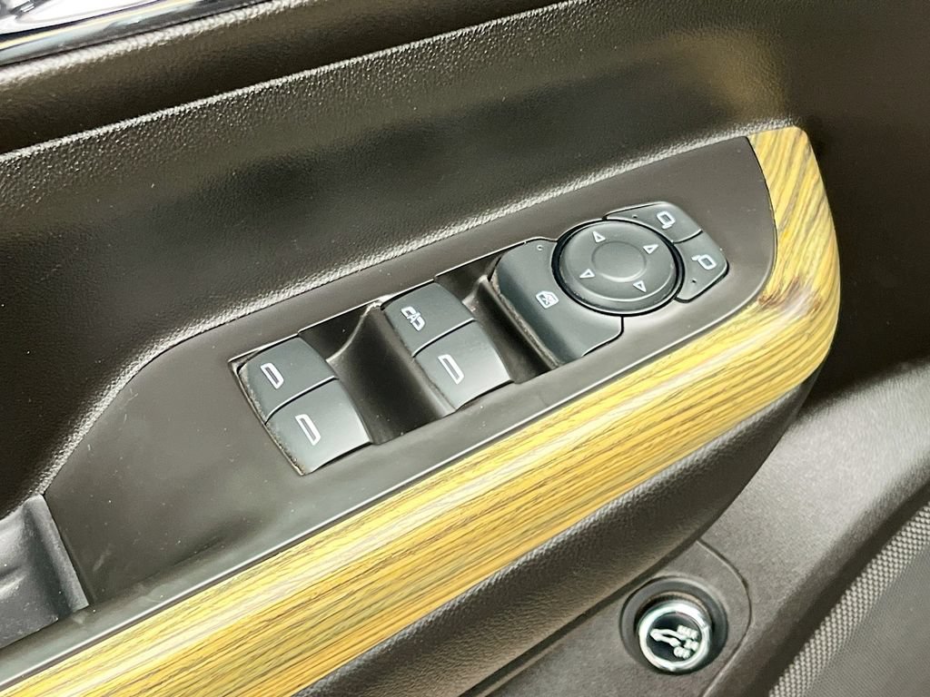Used 2019 GMC Acadia Denali w/ Technology Package AWD/4WD image 18