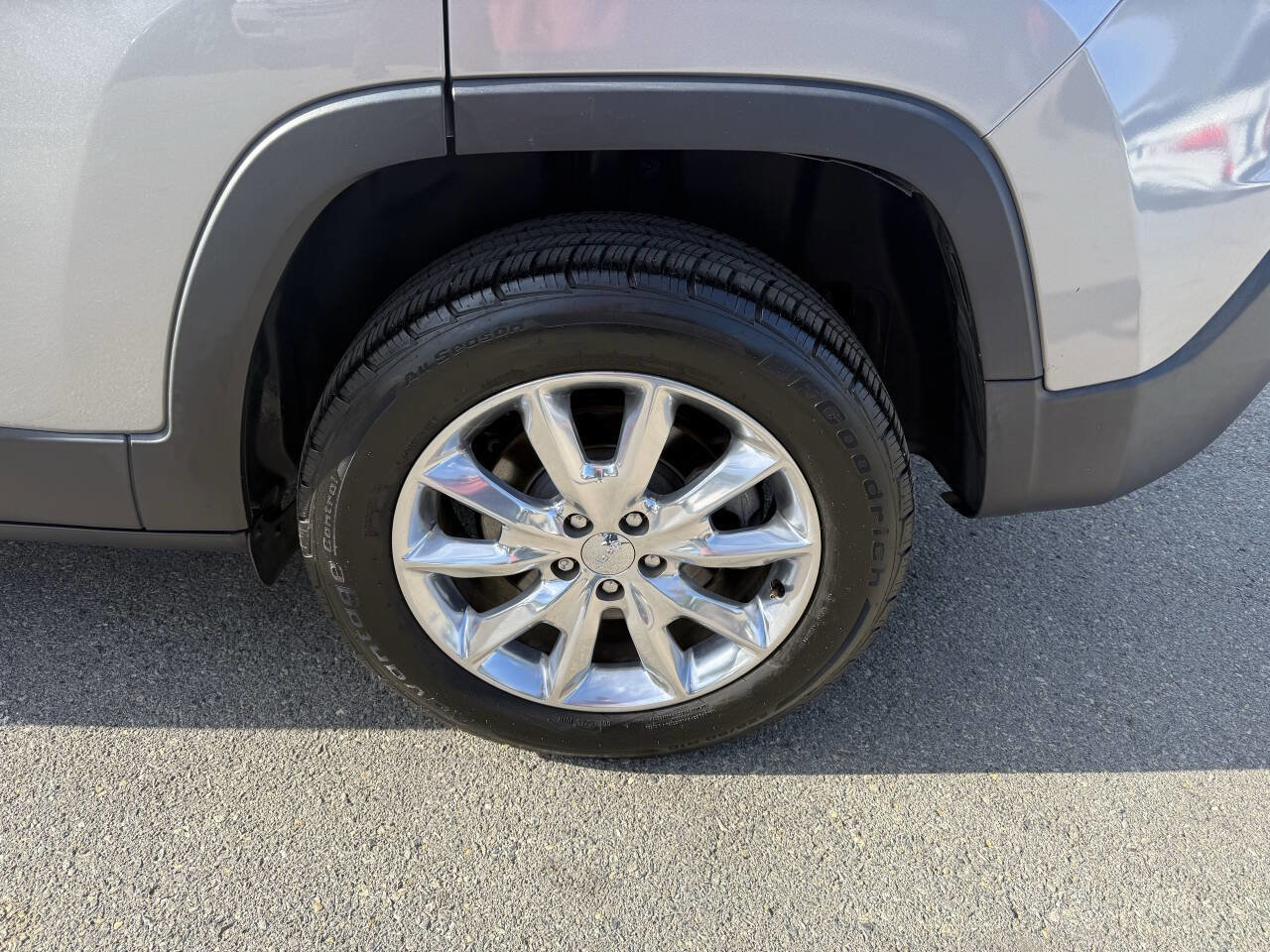 Used 2015 Jeep Cherokee Limited AWD/4WD image 19