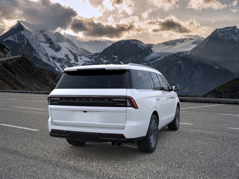 New 2026 Lincoln Navigator Reserve AWD/4WD image 8