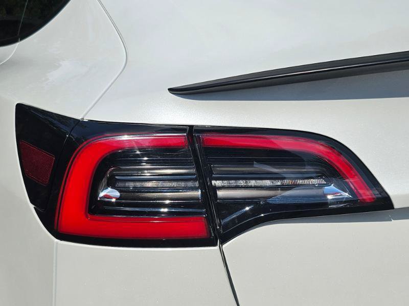 Used 2022 Tesla Model 3 Long Range AWD/4WD image 28