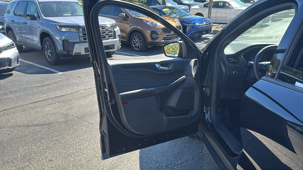 Used 2024 Ford Escape ST-Line w/ Tech Pack #1 AWD/4WD image 16