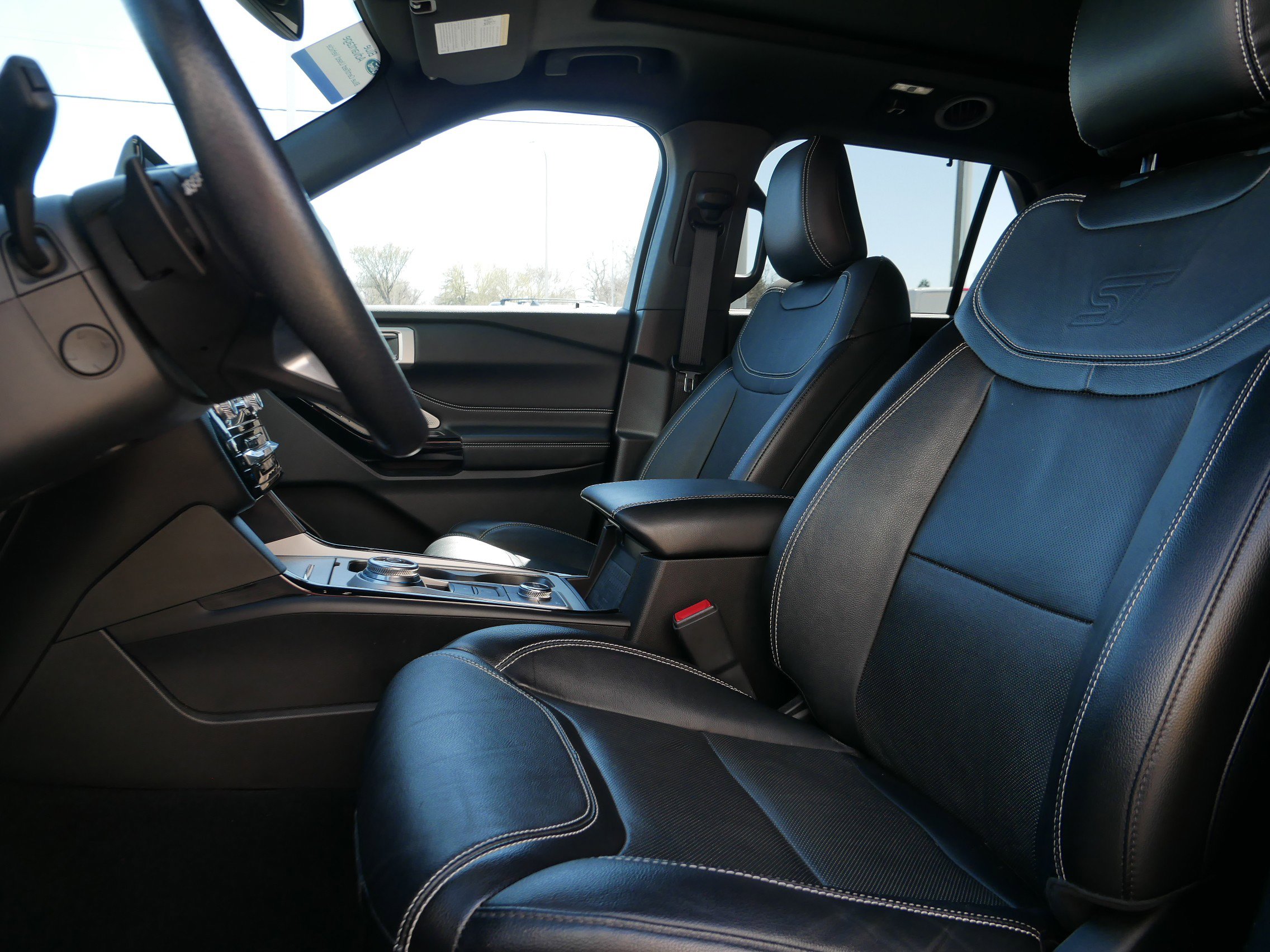 Certified 2023 Ford Explorer ST AWD/4WD image 6