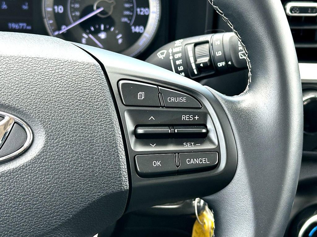 Used 2022 Hyundai Venue SEL FWD image 25