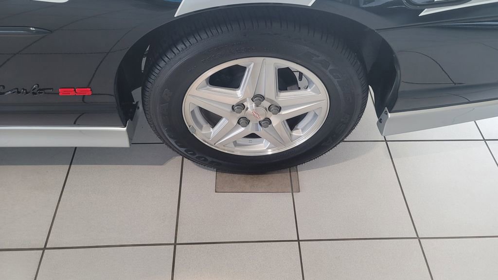 Used 2001 Chevrolet Monte Carlo SS w/ Preferred Equipment Group image 8