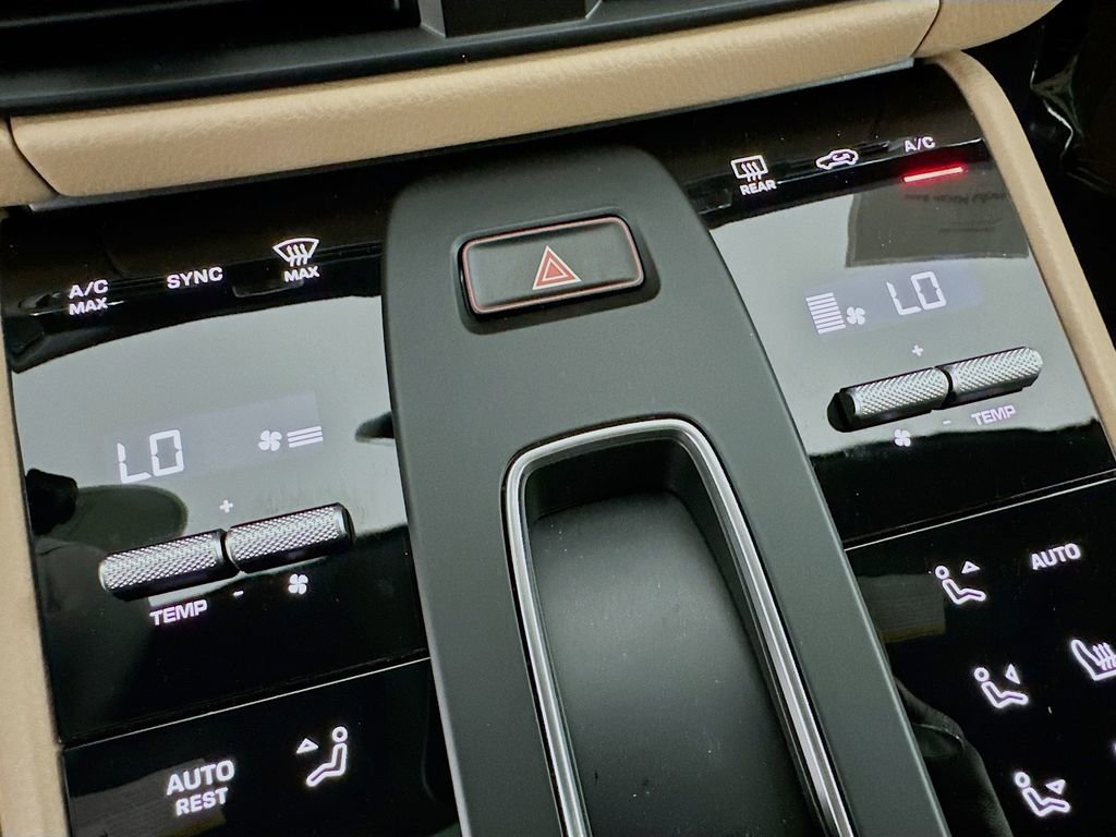 Used 2025 Porsche Macan image 18