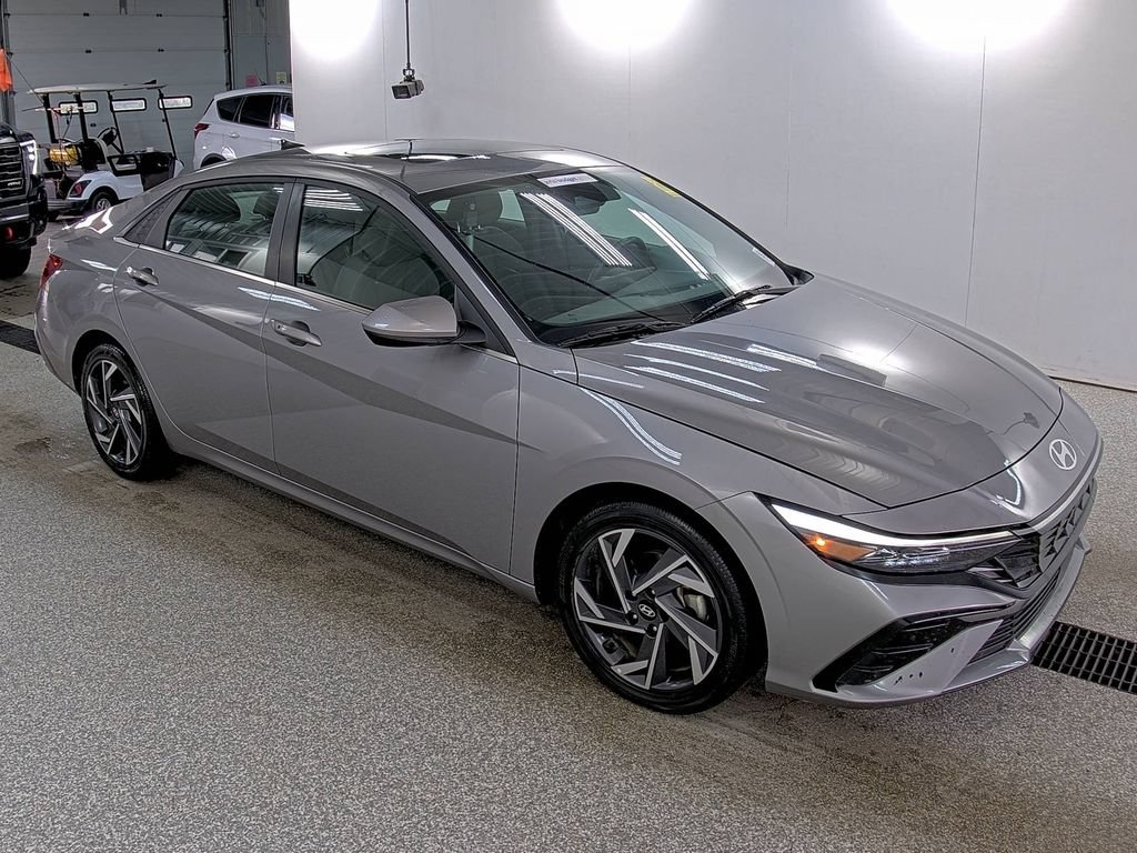Used 2025 Hyundai Elantra SEL FWD image 1