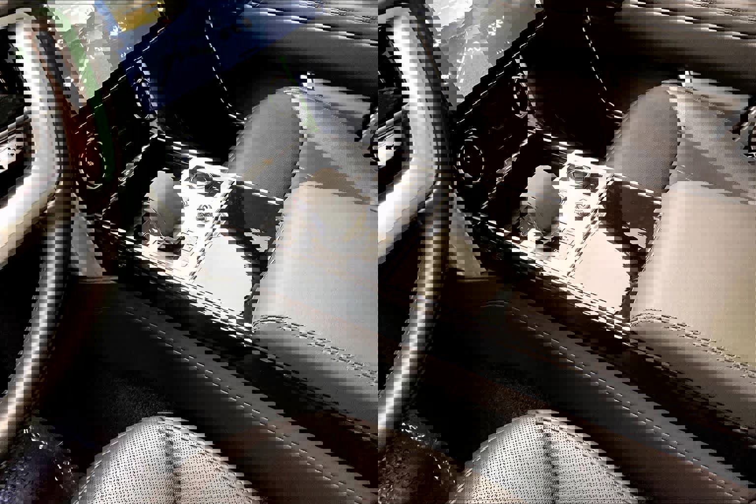 Used 2023 Land Rover Range Rover Long Wheelbase SE image 32