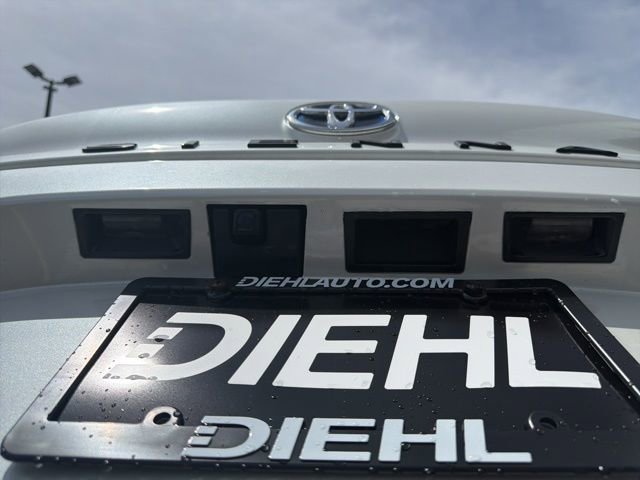 Used 2025 Toyota Sienna XLE AWD/4WD image 19