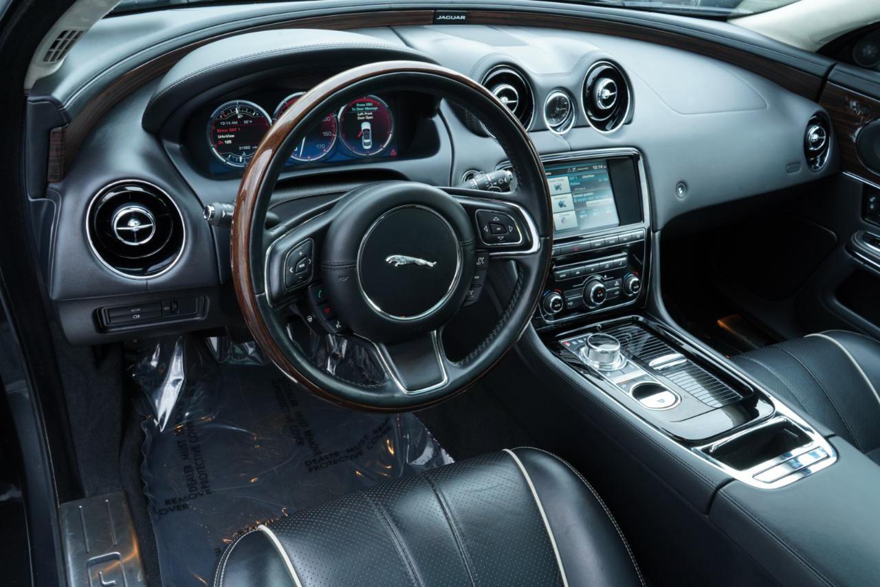Used 2015 Jaguar XJ L Portfolio AWD/4WD image 23