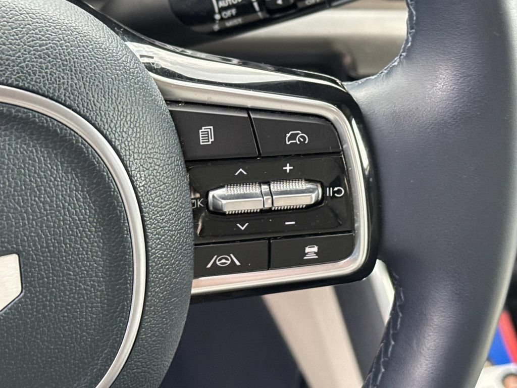 New 2025 Kia Carnival SX Prestige FWD image 30