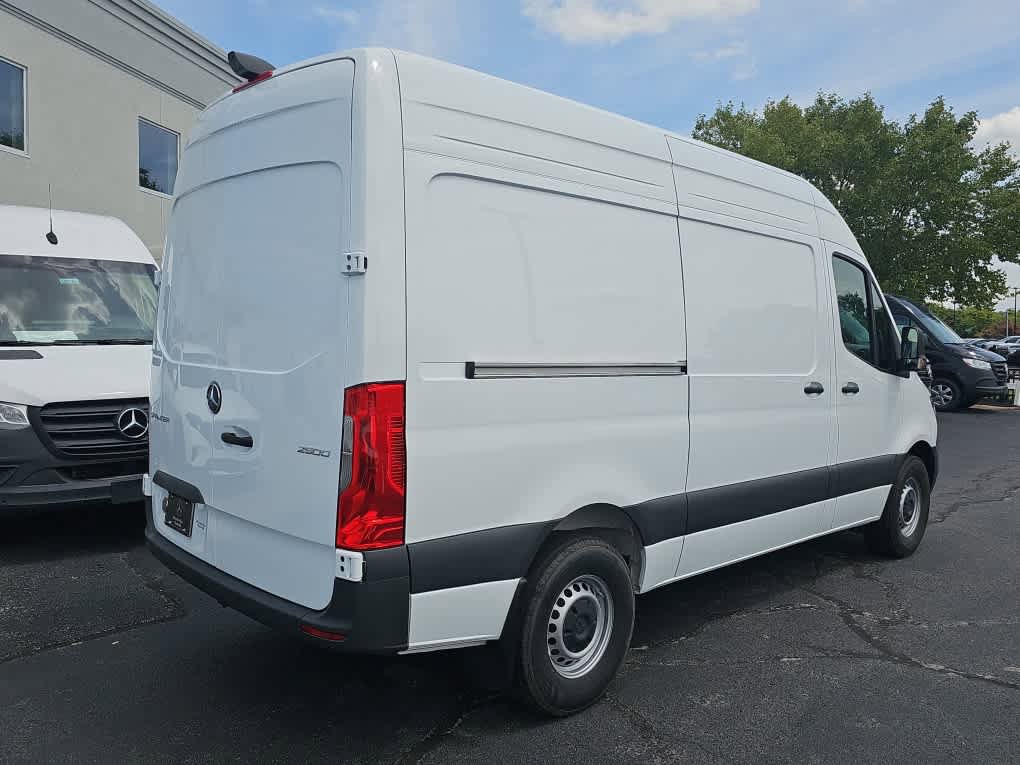 Used 2025 Mercedes-Benz Sprinter 2500 image 2