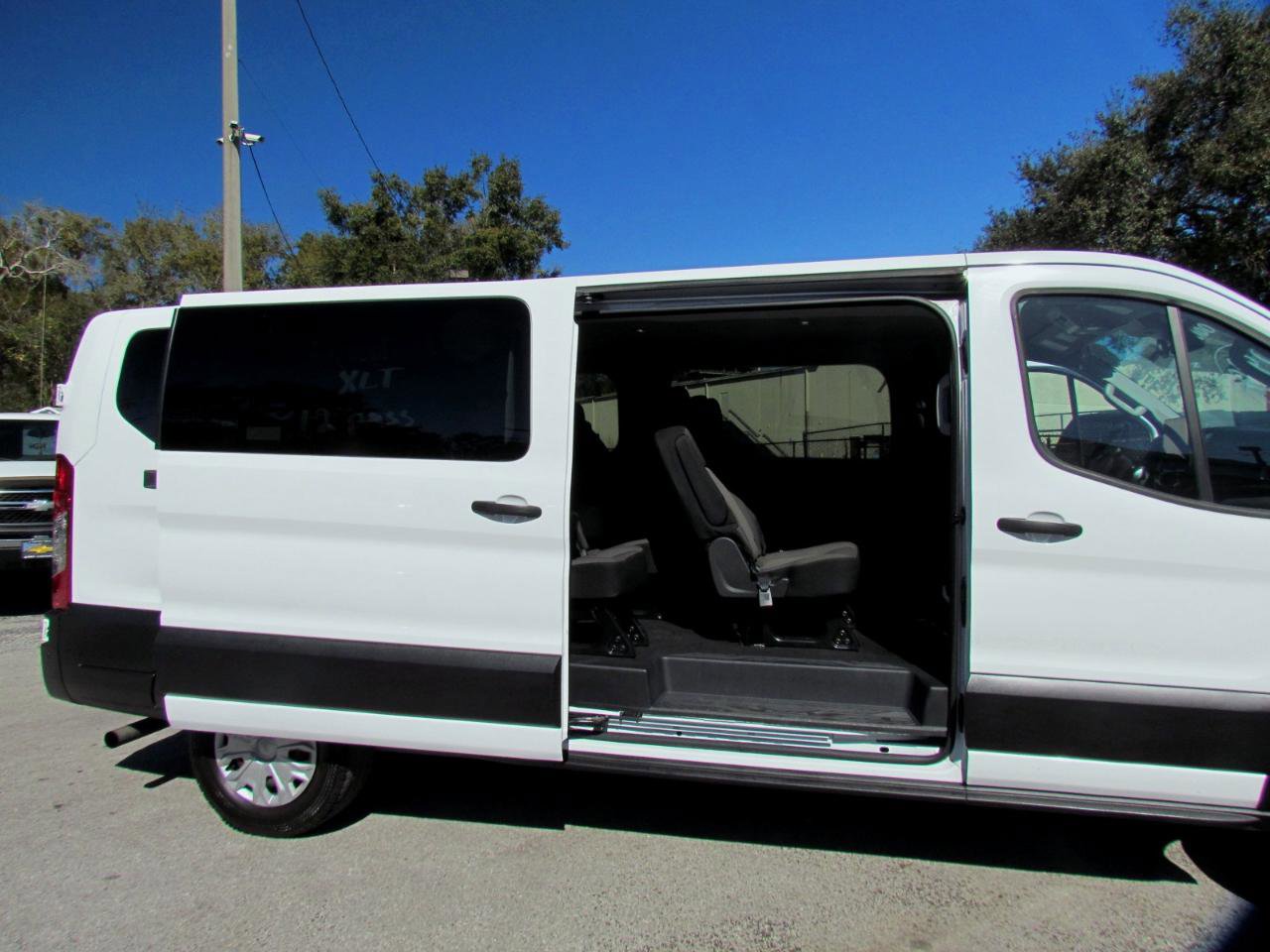 Used 2023 Ford Transit 350 XLT image 19