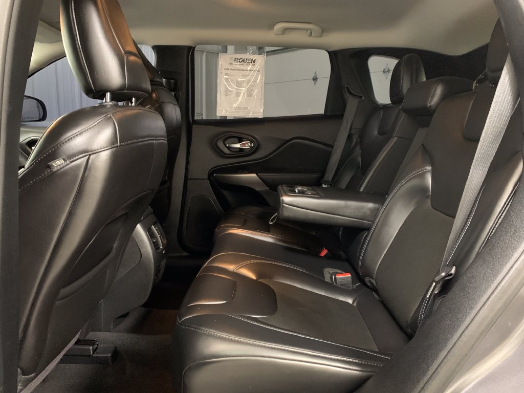 Used 2019 Jeep Cherokee Latitude Plus AWD/4WD image 15