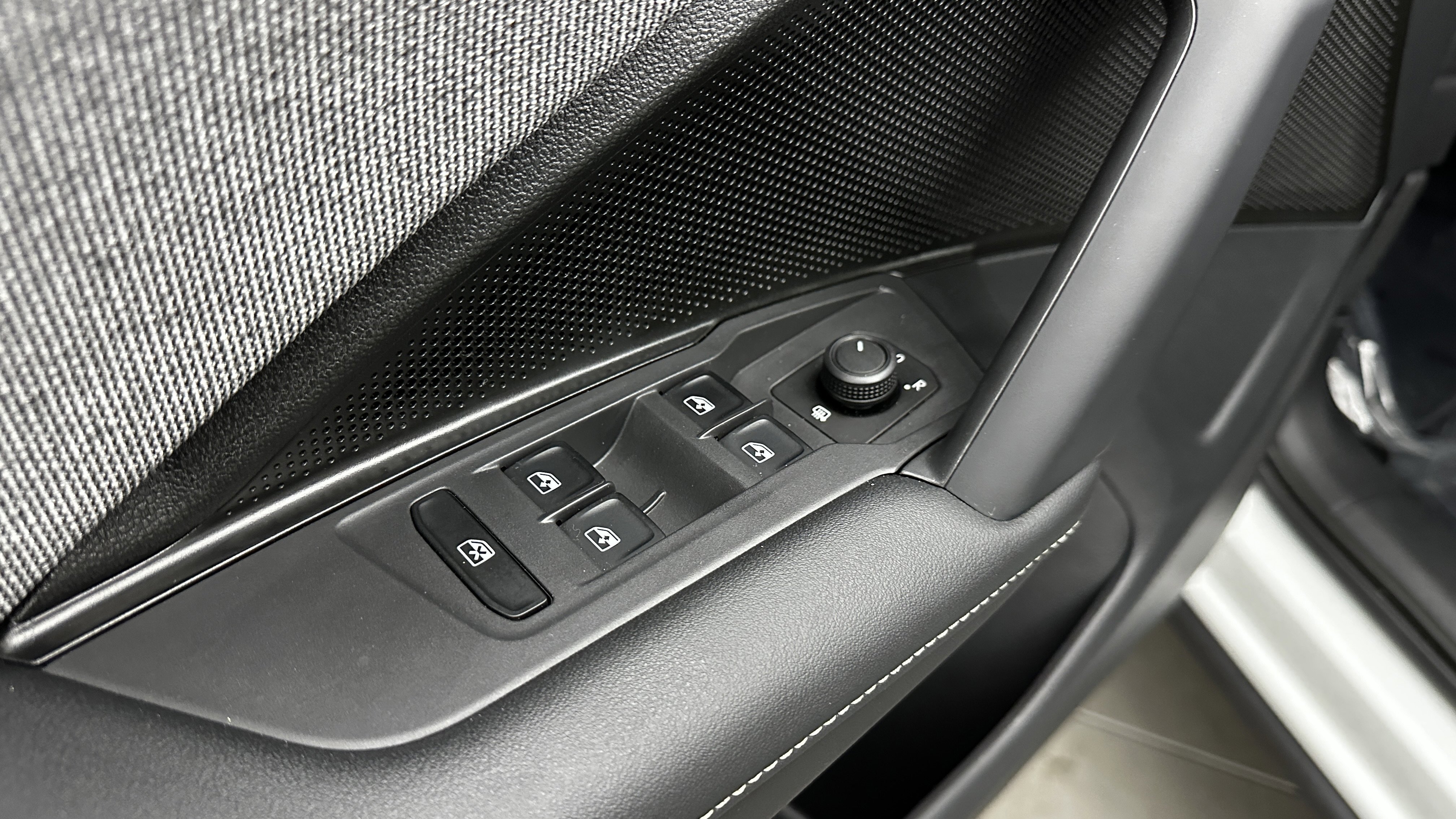 Used 2025 Volkswagen Tiguan S image 11