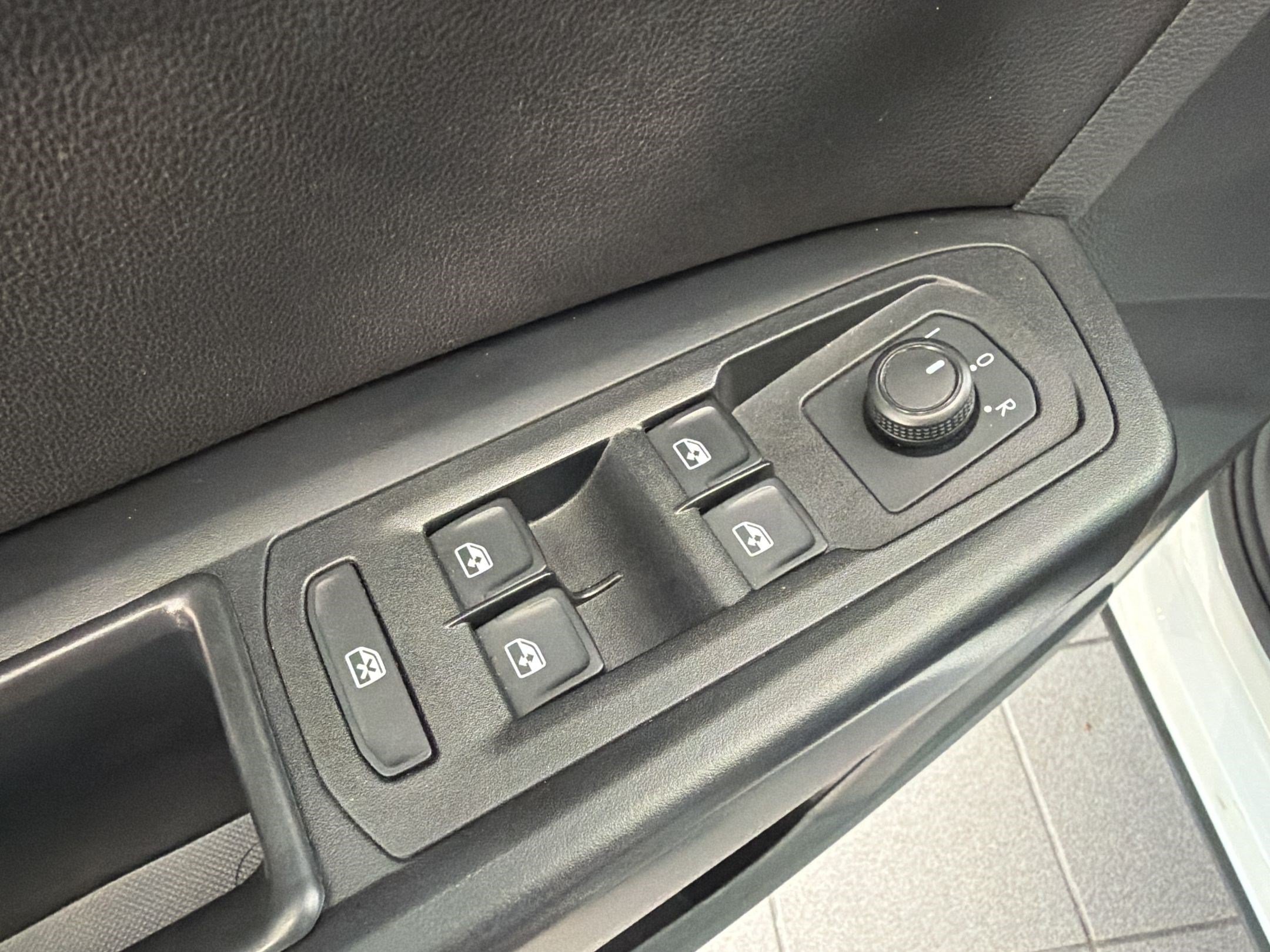 Used 2021 Volkswagen Atlas SE w/ Panoramic Sunroof Package FWD image 15