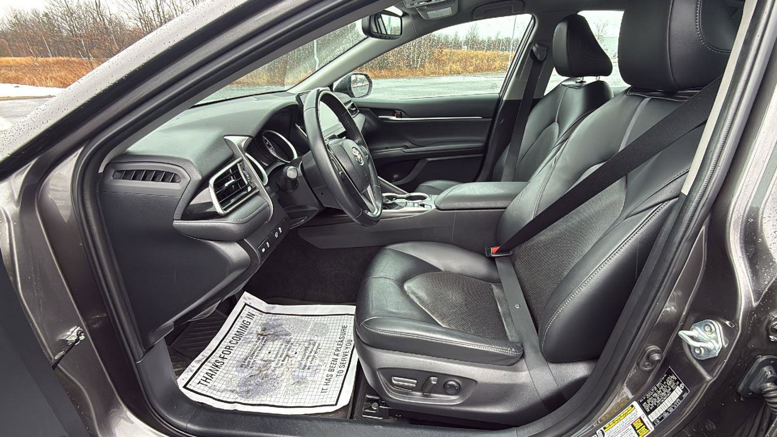 Used 2022 Toyota Camry XLE image 25