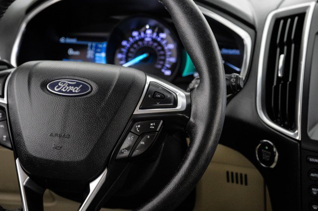 Used 2019 Ford Edge Titanium FWD image 16