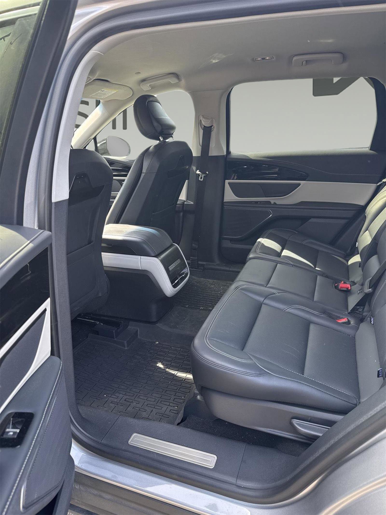 Used 2024 Lincoln Nautilus Premier image 17