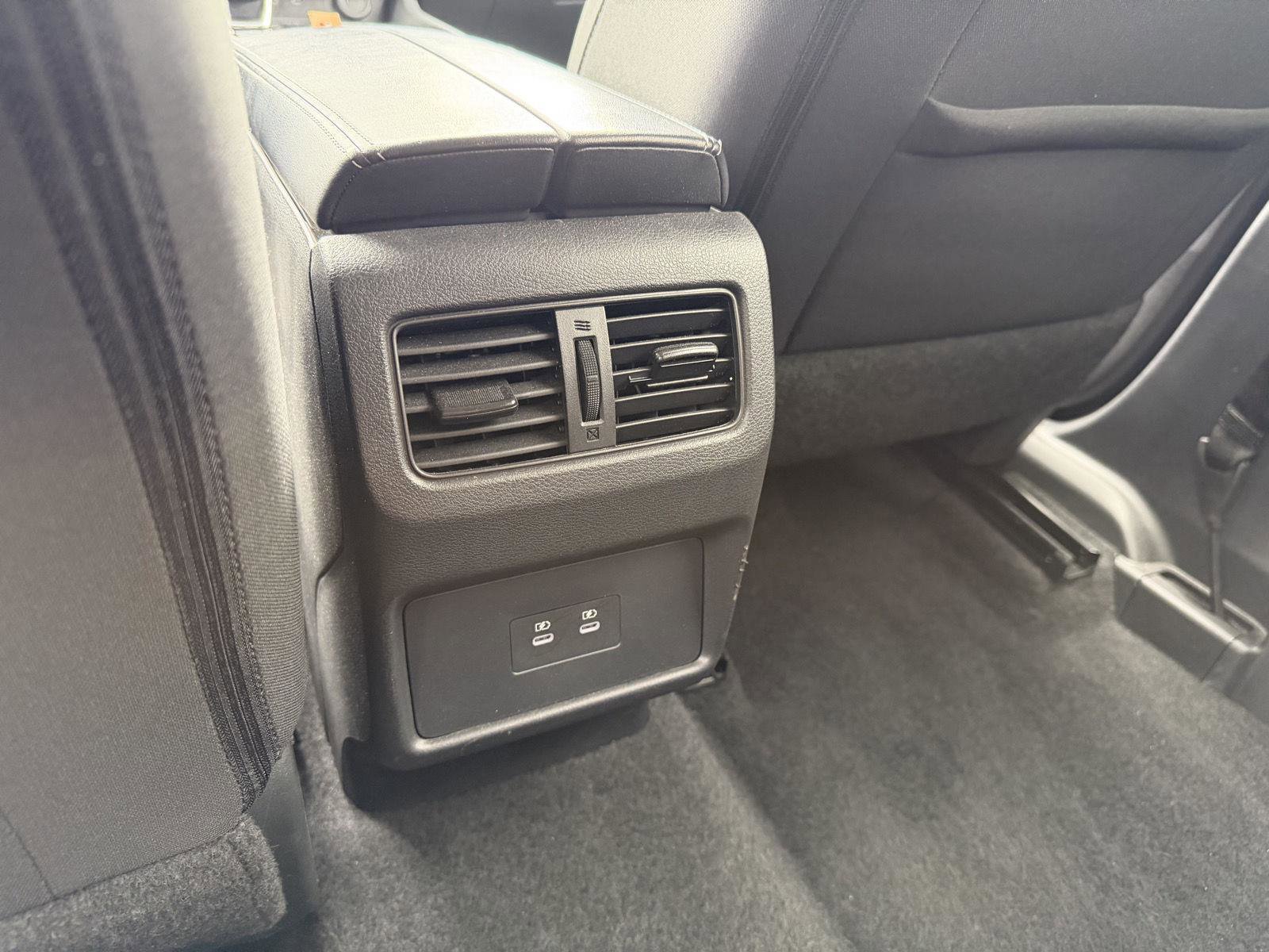 Used 2025 Nissan Rogue SV image 9