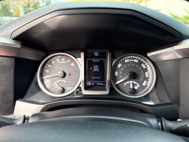 Used 2018 Toyota Tacoma SR5 RWD image 14