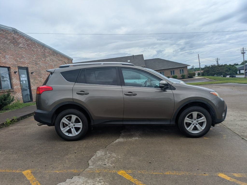 Used 2014 Toyota RAV4 XLE AWD/4WD image 4