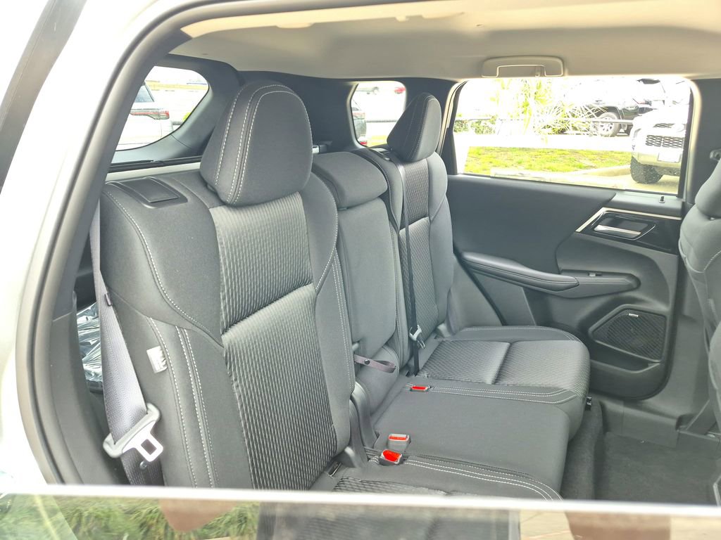 New 2026 Mitsubishi Outlander ES image 25