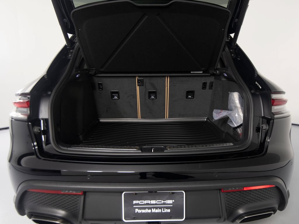 Certified 2026 Porsche Macan AWD/4WD image 44