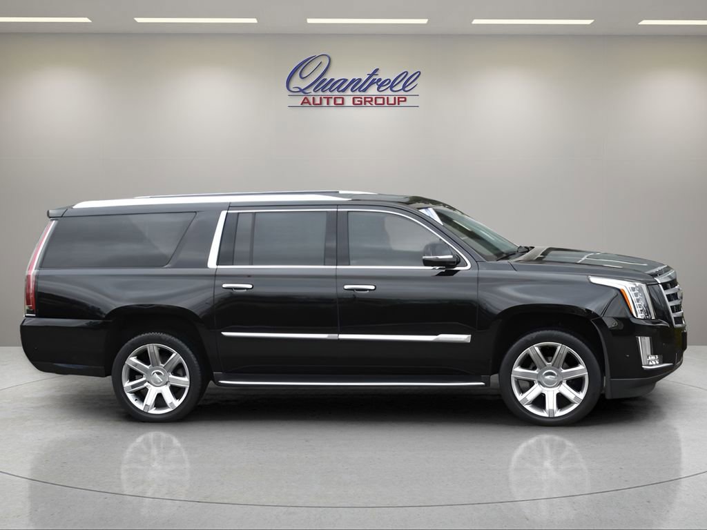 Used 2019 Cadillac Escalade ESV Luxury image 3
