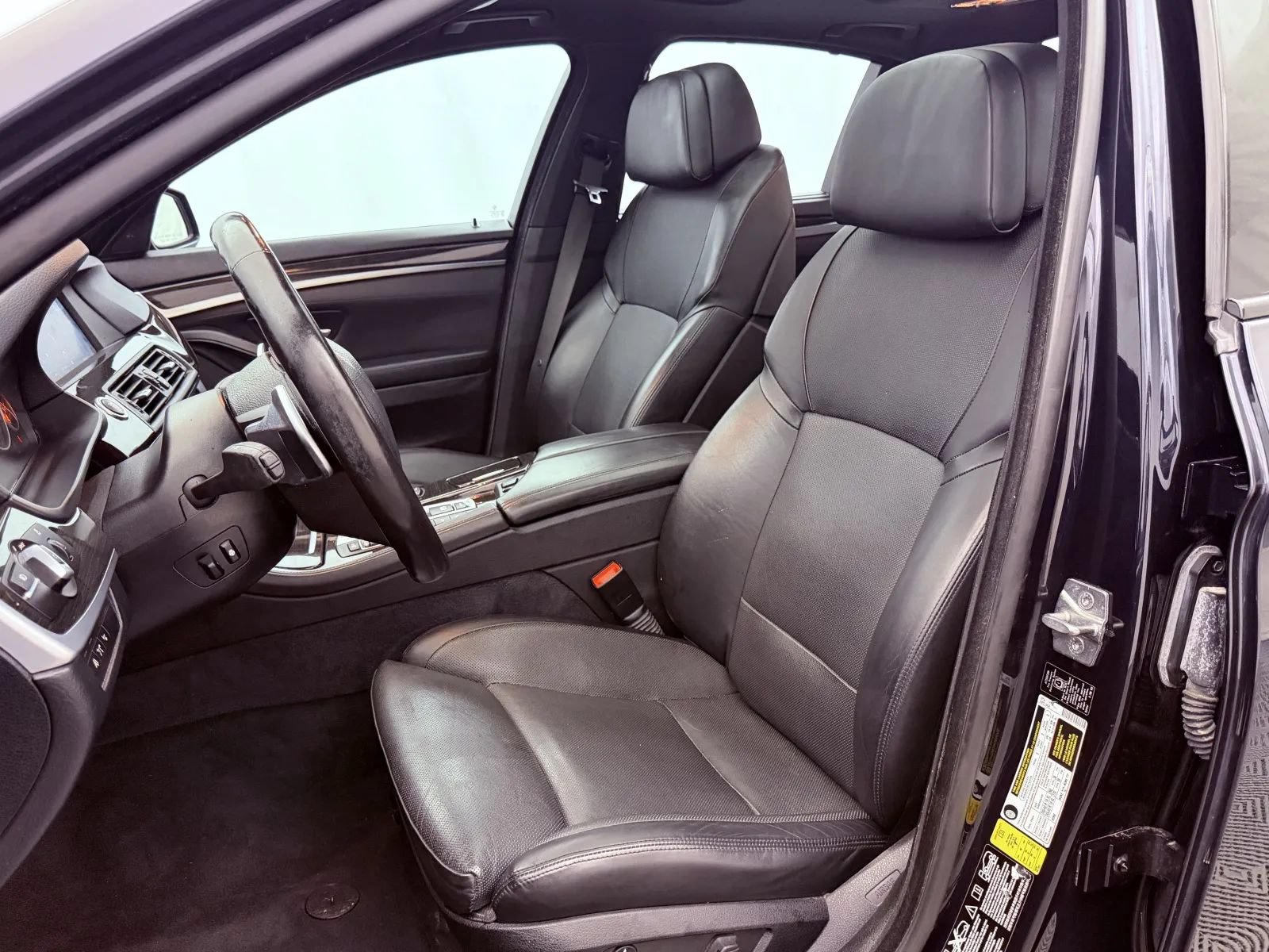 Used 2011 BMW 550i xDrive Sedan AWD/4WD image 11